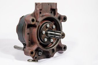 80-4202020 А Крышка ВОМ МТЗ (вал отбора мощности в сборе), без гидроподъемника, 8 шлиц., 2 ленты по 43 мм, (А) - №2